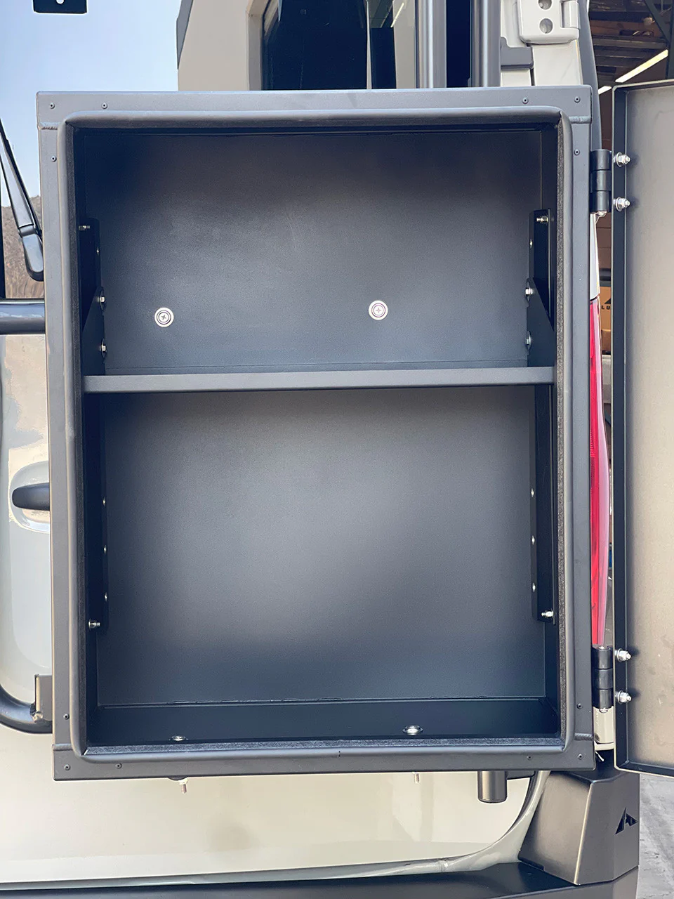 Aluminess Deluxe Box - Image 3