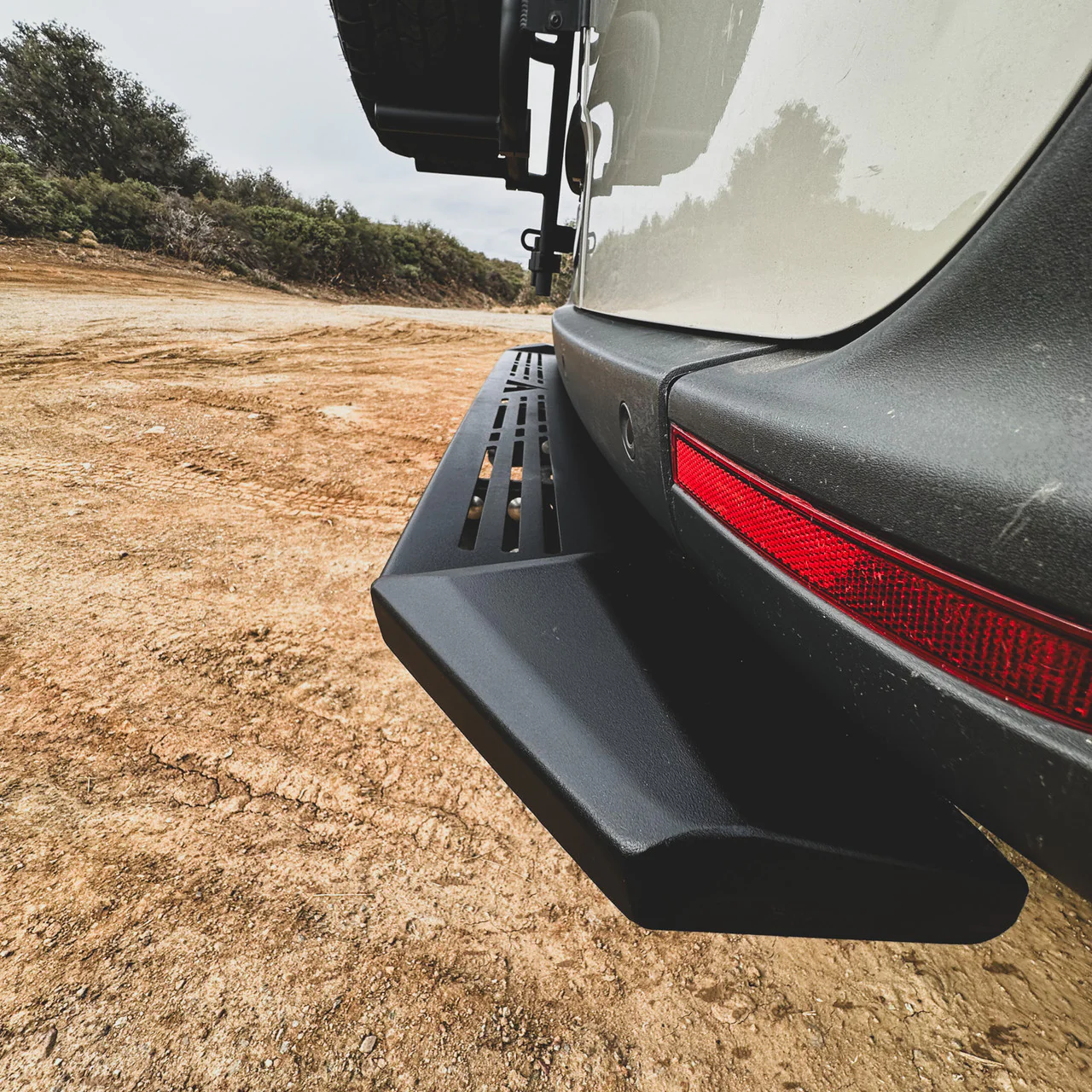 Aluminess 2019+ Mercedes Sprinter Rear Door Recon Nerf Step - Image 4