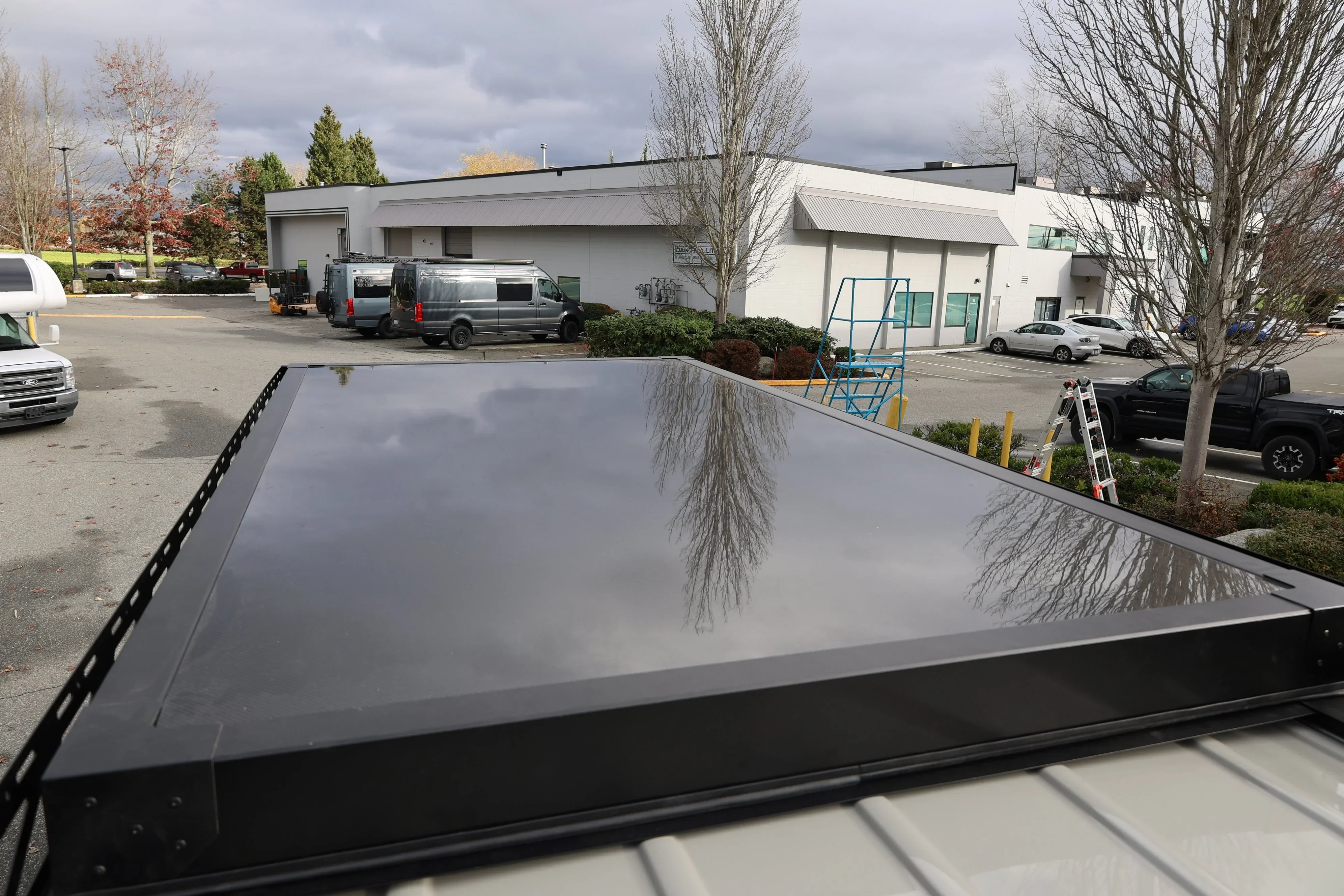 RoamlabX Carbon Fiber Roof Top Tent - 2007+ Mercedes Sprinter 144" - Image 9
